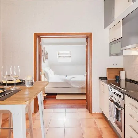 Authentic Lisbon Living With A View By Lovelystay Daire Lisboa