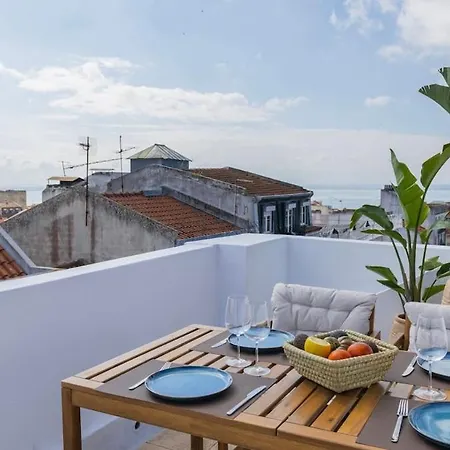 Authentic Lisbon Living With A View By Lovelystay Daire Lisboa